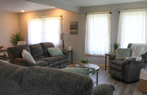 Brimfield Cottage | Charming Lake Cottage: Access to 4 Lakes & Child Friendly