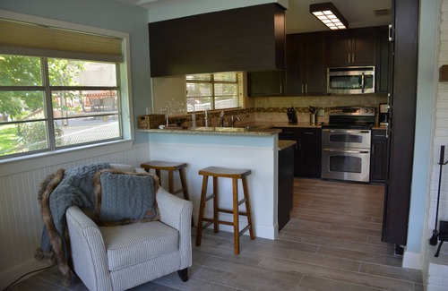 Tool House | Relaxing Lake Home Retreat with Ocean Views and Kitchen