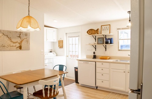Townville House | Modern Mobile Home Near Green Pond with Lake View & Kitchen