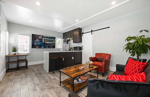 Alamitos Beach Apartment | Modern Retreat, Steps from the Beach with Pet-Friendly Perks
