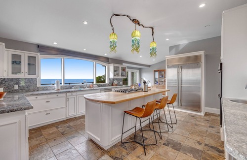Mendocino House | Oceanfront Retreat with Fireplaces and Jetted Tub Amenities