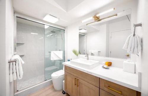Waikiki Apartment | Remodeled Penthouse with Ocean & Diamond Head Views