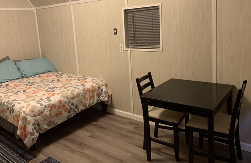 Glen Rose Cabin | Cozy Remodeled Tiny Cabin #42 - Pet & Child Friendly Escape