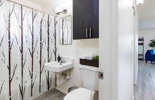 South Richland House | Remodeled Two BR With Queen Beds, WIFI and W/D!