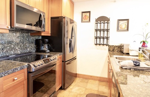 The Highlands Condo | Inviting Remodeled Condo with Pool, Spa & Shuttle Service