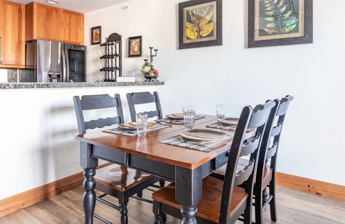 The Highlands Condo | Inviting Remodeled Condo with Pool, Spa & Shuttle Service