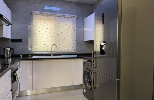 Lusaka Central House | Renovated Guest House with Pool, Gardens & 24/7 Security