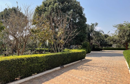 Lusaka Central House | Renovated Guest House with Pool, Gardens & 24/7 Security