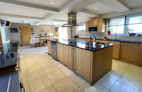 East Dean and Friston Villa | Remodelled luxury Farmhouse retreat nestled in beautiful honeypot area.