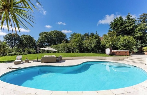 East Dean and Friston Villa | Remodelled luxury Farmhouse retreat nestled in beautiful honeypot area.