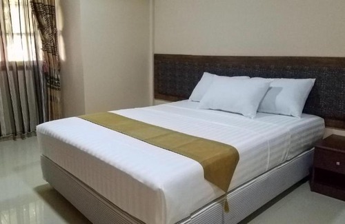 Nilandhoo House | Relax at Remora Inn: Private Beach & Ocean View Await