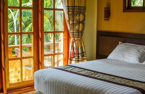 Nilandhoo House | Relax at Remora Inn: Private Beach & Ocean View Await