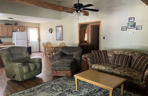 Board Camp Cabin | Idyllic Cabin on Sugar Creek: Pool & Kitchen Amenities