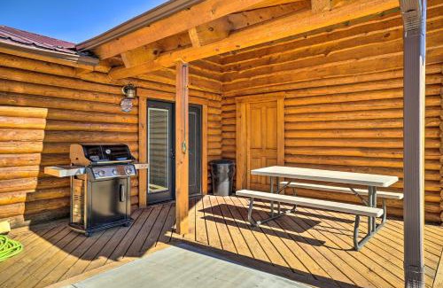 Glendo House | Charming Remote Cabin with Gas Stove Near Town - Rated 9/10