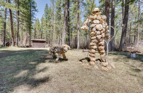 Klamath County House | Idyllic Klamath Falls Cabin Near Lake and Hiking Trails
