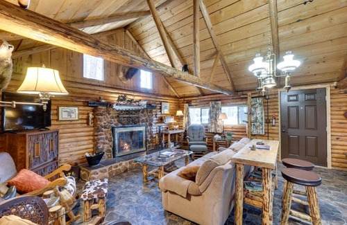 Klamath County House | Idyllic Klamath Falls Cabin Near Lake and Hiking Trails