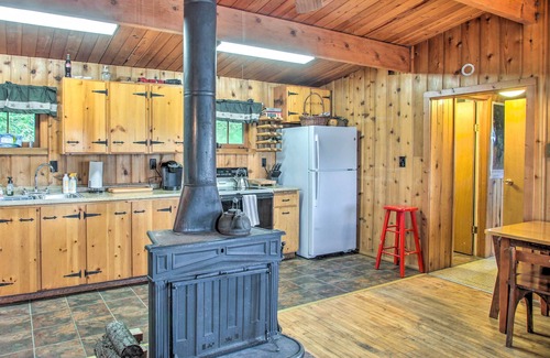 Worley Cabin | Idyllic Lakeside Cabin: 9.8 Rated with Spa & Beach Access