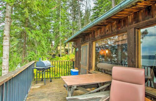 Worley House | Tranquil Lakeside Cabin Retreat with Child-Friendly Amenities
