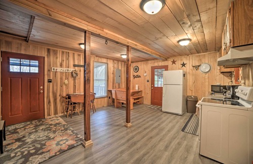 New Concord Cabin | Idyllic Kentucky Cabin with Fire Pit & Scenic Ponds