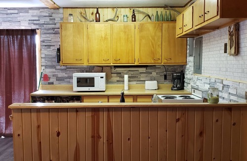 Wheatland Cabin | Serene Cabin Retreat with Kitchen & Pet-Friendly Amenities