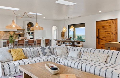 Joshua Tree House | Idyllic Retreat with Hot Tub, Pool & Scenic Views