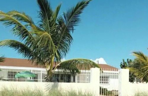 Adelaide House | Secluded Nassau Retreat: Ocean Views and Spa Relaxation