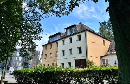 Stare Splavy Apartment | Remote Work Ready Zahradní Apartment by the Lake