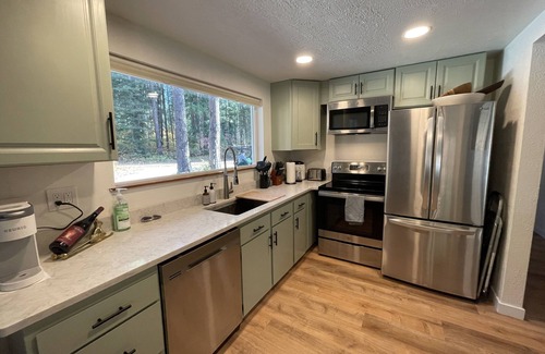 Leavenworth Cabin | Ideal Work Retreat with Hot Tub and Sauna: CascadeHaus