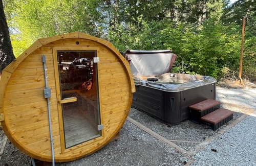 Leavenworth Cabin | Ideal Work Retreat with Hot Tub and Sauna: CascadeHaus