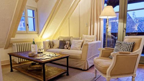 Riquewihr House | Pet-Friendly Retreat at Remparts de Riquewihr - La Cigogne Blanche