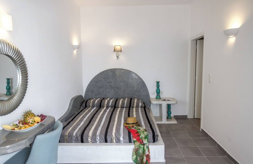 Firostefani Bed & Breakfast | Remvi Suites