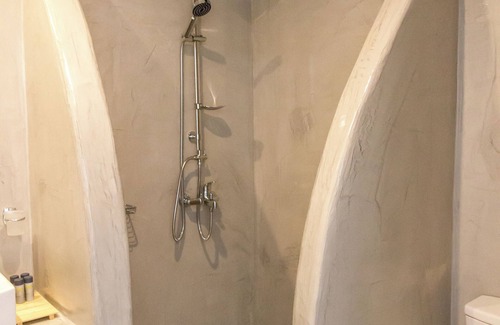 Firostefani Bed & Breakfast | Remvi Suites