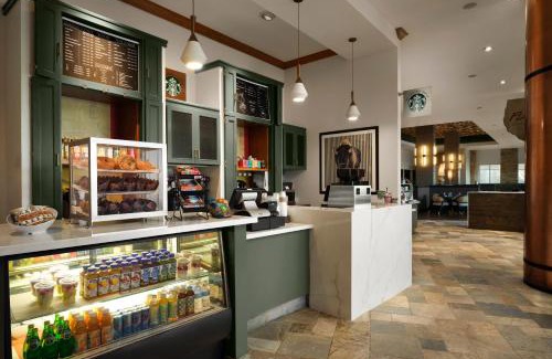 Broomfield Hotel | Inviting Renaissance Boulder Flatiron Hotel with Pool & Views