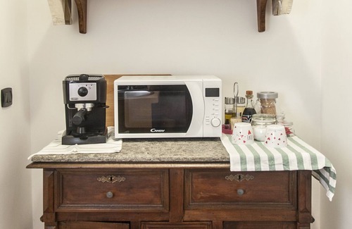 Ronciglione Apartment | Pet-Friendly Renaissance Boutique House with Ocean Views