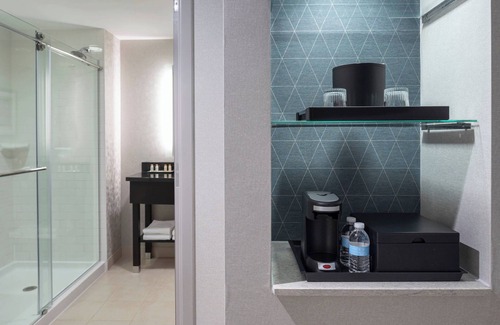 Foxboro Hotel | Top-Rated Renaissance by Marriott Boston Patriot Place Hotel
