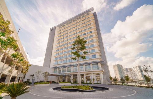 Zona Hotelera Hotel | Discover Renaissance Cancun Resort & Marina with Ocean Views
