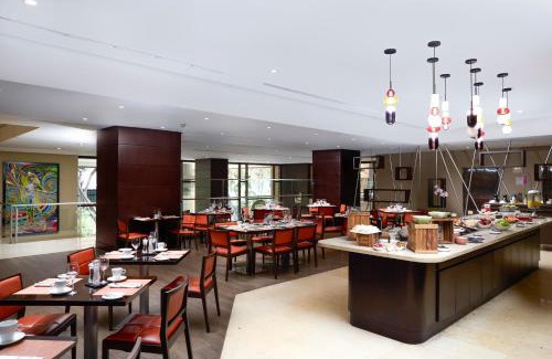 Chacao Hotel | Elegant Stay at Renaissance Caracas La Castellana Hotel