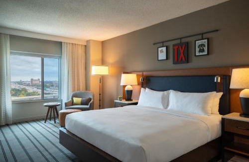 Richardson Hotel | Inviting Renaissance Dallas Richardson Hotel with Pool Access