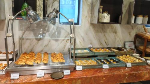 Dhaka Hotel | Elegant Renaissance Dhaka Gulshan Hotel with Ocean Views