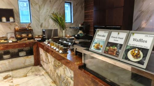 Dhaka Hotel | Elegant Renaissance Dhaka Gulshan Hotel with Ocean Views