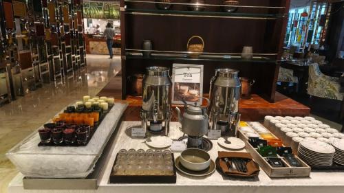 Dhaka Hotel | Elegant Renaissance Dhaka Gulshan Hotel with Ocean Views