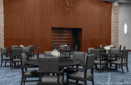 Carmel Hotel | Relax at Renaissance Indianapolis North Hotel - 4-Star Retreat