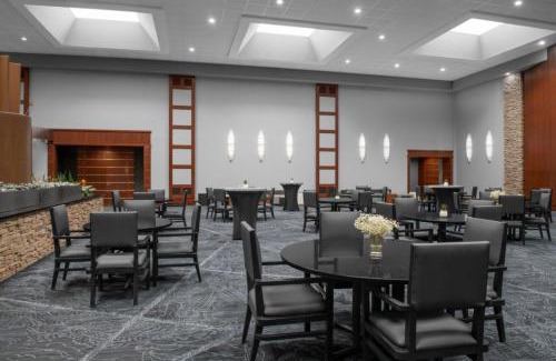 Carmel Hotel | Relax at Renaissance Indianapolis North Hotel - 4-Star Retreat