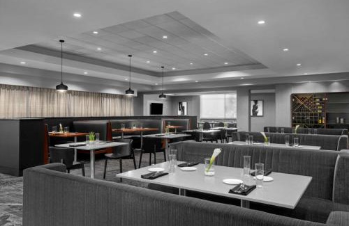 Carmel Hotel | Relax at Renaissance Indianapolis North Hotel - 4-Star Retreat