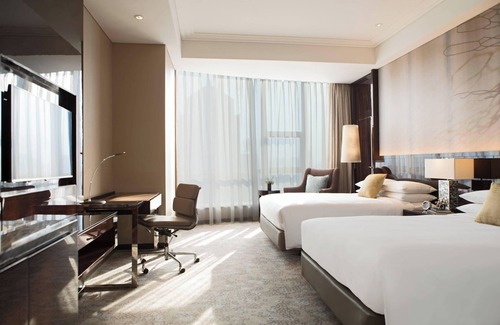 Pudong Hotel | Elegant Stay at Renaissance Shanghai Pudong Hotel