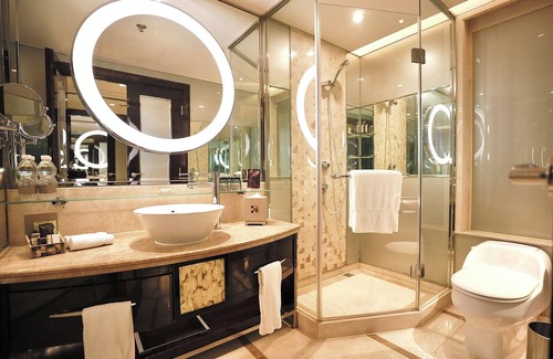 Pudong Hotel | Elegant Stay at Renaissance Shanghai Pudong Hotel