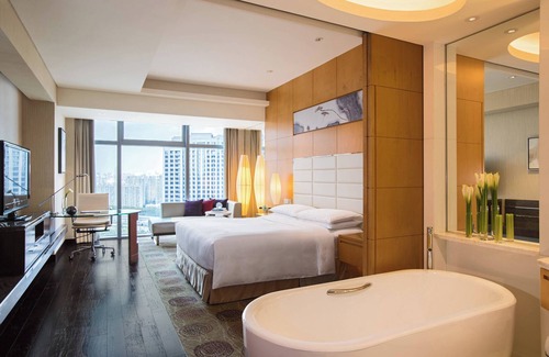 Putuo Hotel | Elegant Renaissance Shanghai Putuo Hotel with Pool & Spa