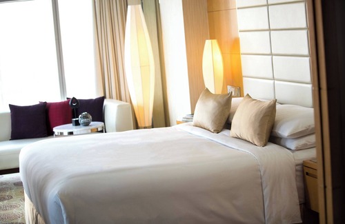 Putuo Hotel | Elegant Renaissance Shanghai Putuo Hotel with Pool & Spa