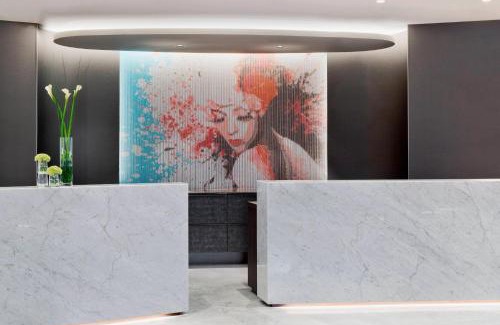 Vienna Hotel | Elegant Renaissance Wien Hotel with Spa and Pet-Friendly Access