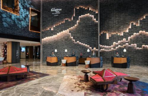 Yanta Qu Hotel | Elegant Renaissance Xi'an Hotel with Pool and Ocean View